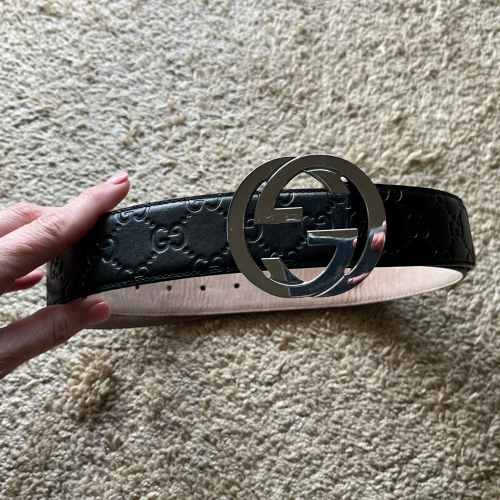 Black used authentic Gucci belt